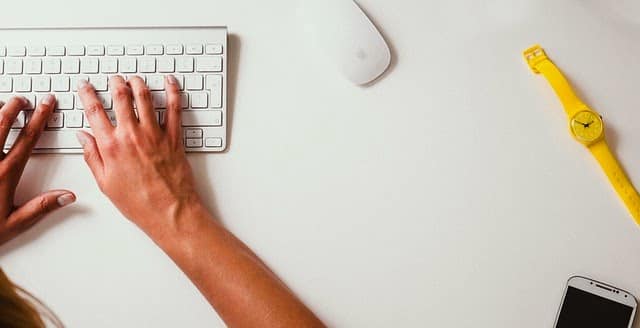 Le Conseil Constitutionnel espagnol cautionne la lecture par les sociétés, sans violation du droit à l’intimité et au secret des communications, des conversations privées de leurs collaborateurs sur un ordinateur destiné à un emploi commun.